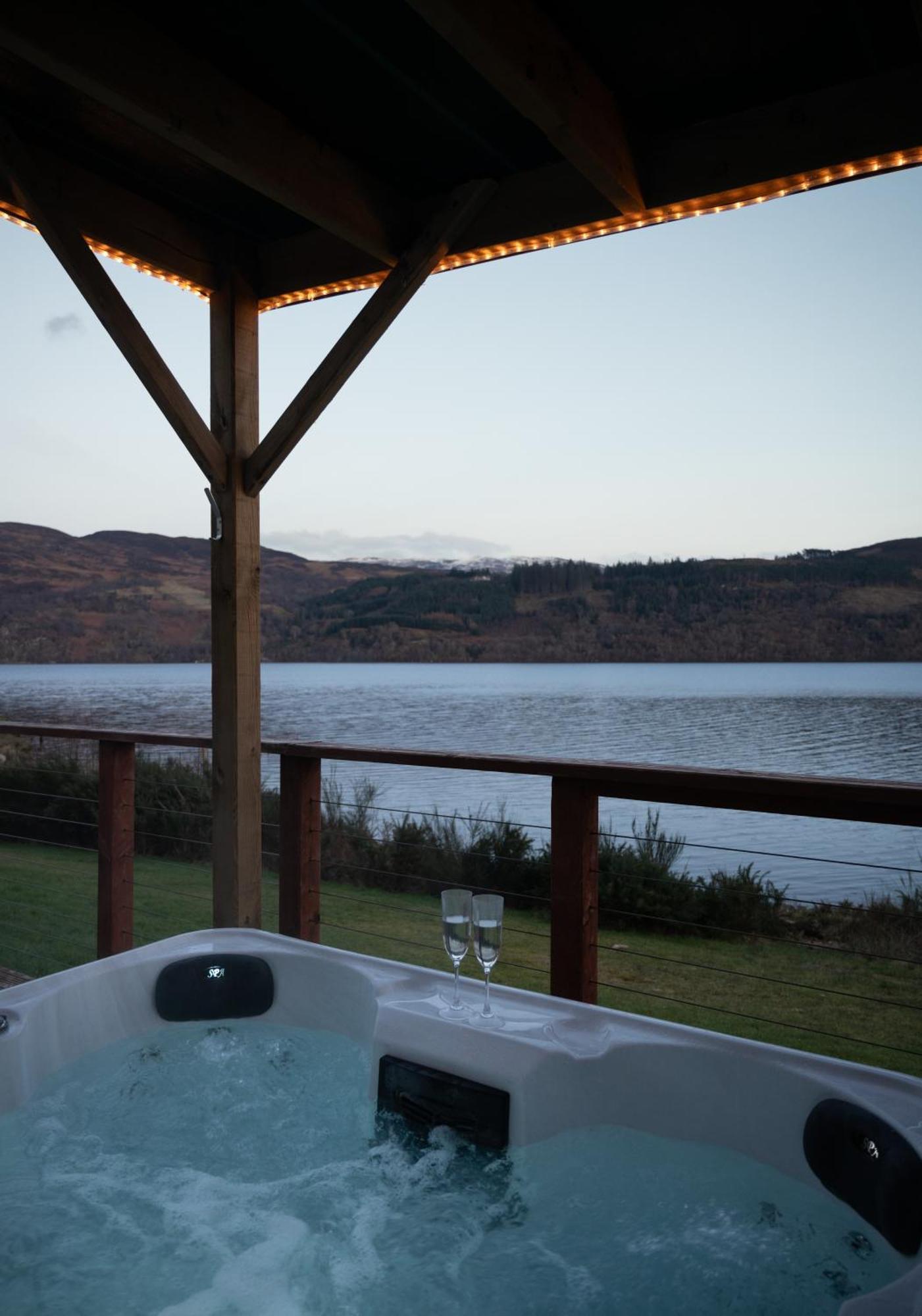 Shoreland Lodges - Holly Lodge Fort Augustus Bagian luar foto