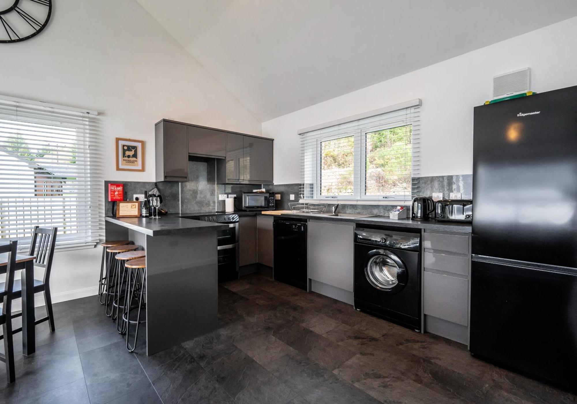 Shoreland Lodges - Holly Lodge Fort Augustus Bagian luar foto