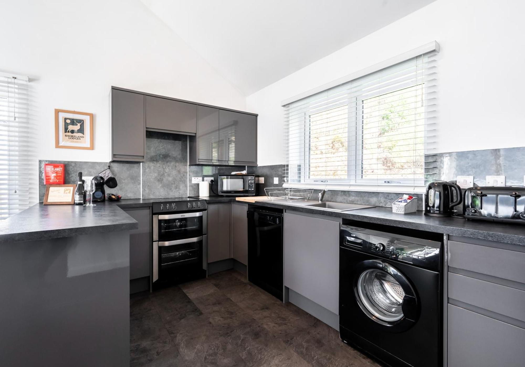 Shoreland Lodges - Holly Lodge Fort Augustus Bagian luar foto